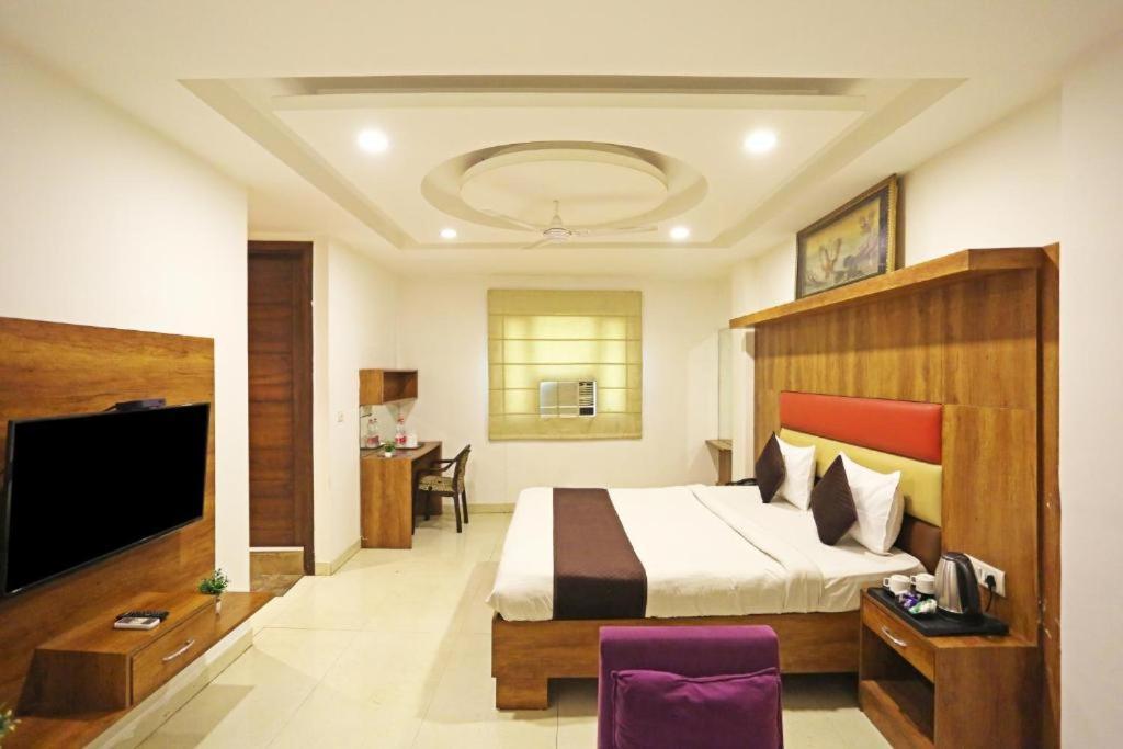 Hotel Urban Luxury New Delhi Exterior photo