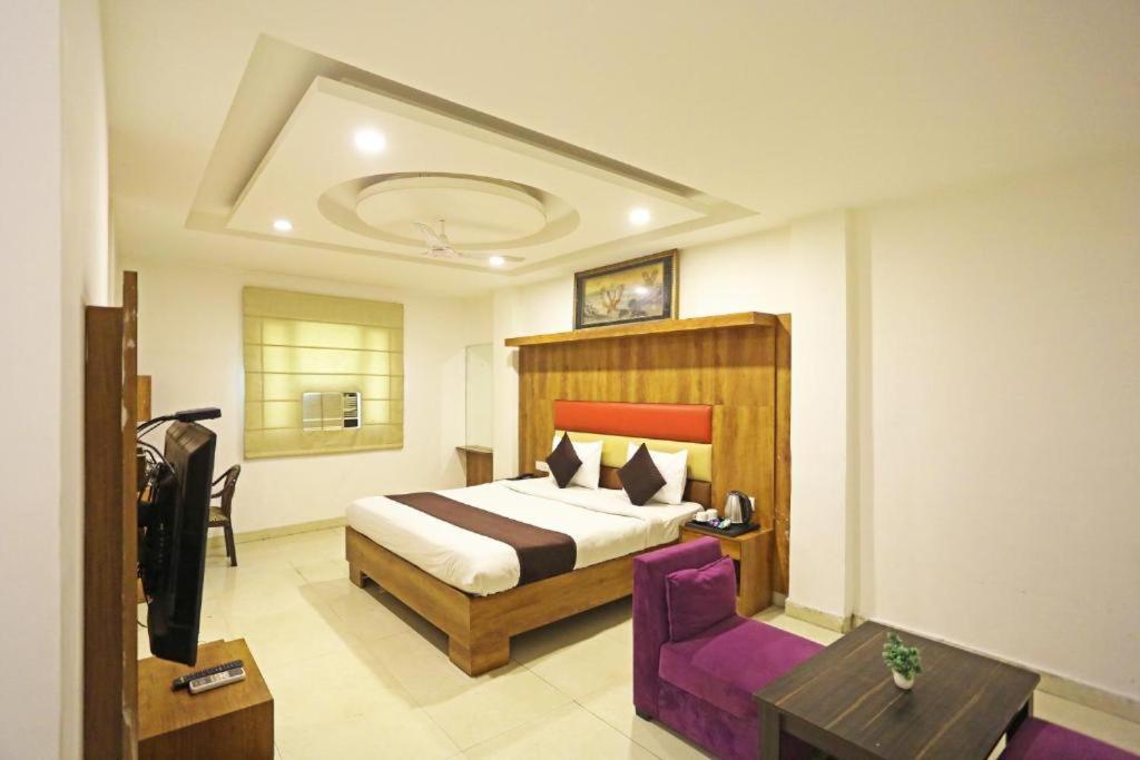 Hotel Urban Luxury New Delhi Exterior photo